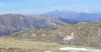 Casere Pizzoc. Sullo sfondo, Col Visentin e Dolomiti Bellunesi 