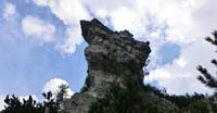 Caratteristico torrione roccioso sotto il Belvedere 