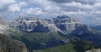 Il Gruppo del Sella dal Passo di Laussa