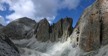 Il Vallone di Antermoia con il Lago d’ Antermoia, la Torre del Lago e la Croda Dei Cirmei