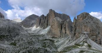 Il Vallone di Antermoia con il Sass De Dona, la Croda e la Torre del Lago