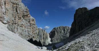 La Valbona, con le Cime del Principe e il Molignon