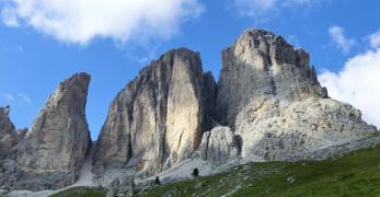 Il versante Meridionale del Sassolungo: il Dente, la Torre Innerkofler e la Punta Grohmann 