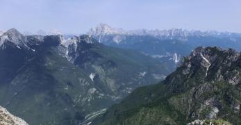 La Valle del Cadore. Sullo sfondo, l’Antelao e le Marmarole