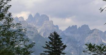 Finestra sui Monfalconi salendo al Dosso Nadei