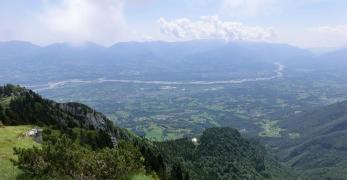 La Val Belluna sendendo scende verso il Bivacco Palia