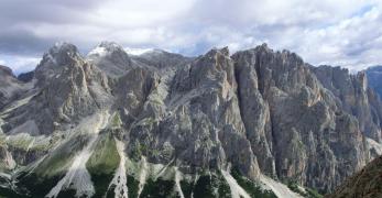 La Conca di Gardeccia. Da sx: Passo Principe, Cima delle Pope, Catinaccio d’Antermoia e Crode di Larsech