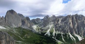 La Conca di Gardeccia con il Catinaccio Centrale, le Torri del Vajolet, Passo Principe, Cima delle Pope, Catinaccio d’Antermoia e Crode di Larsech