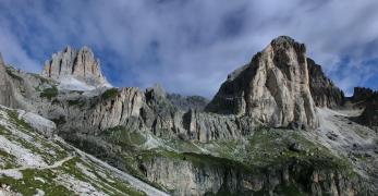 Passo de le Cigolade, Cima Sud dei Mugoni e la Sforcella il alto sulla sx