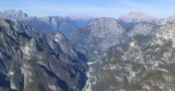 La Valle del Cordevole chiusa dal Monte Zelo dalla cima della Pala Alta