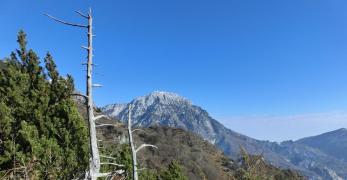 Scultura naturale con il Monte Raut sullo sfondo