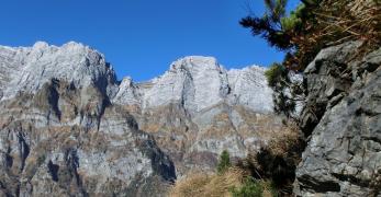 Le pareti meridionali del Monte Resettum