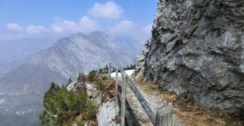 Tratto esposto lungo la Strada degli Alpini