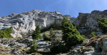 Sporgenze rocciose lungo il versante settentrionale del Monte Coppolo