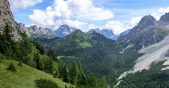 Panorama sulla Val de Forada dalla forcella fra le due cime del Monte Crot