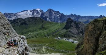 Il Passo Pordoi, il Sas Bece’, la Catena del Padon e la Marmolada