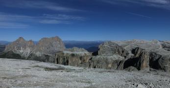 L’Altopiano delle Mesules e il Sassolungo dal Sass Pordoi