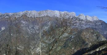 La cresta del Monte Resettum dalla cima di San Daniele del Monte